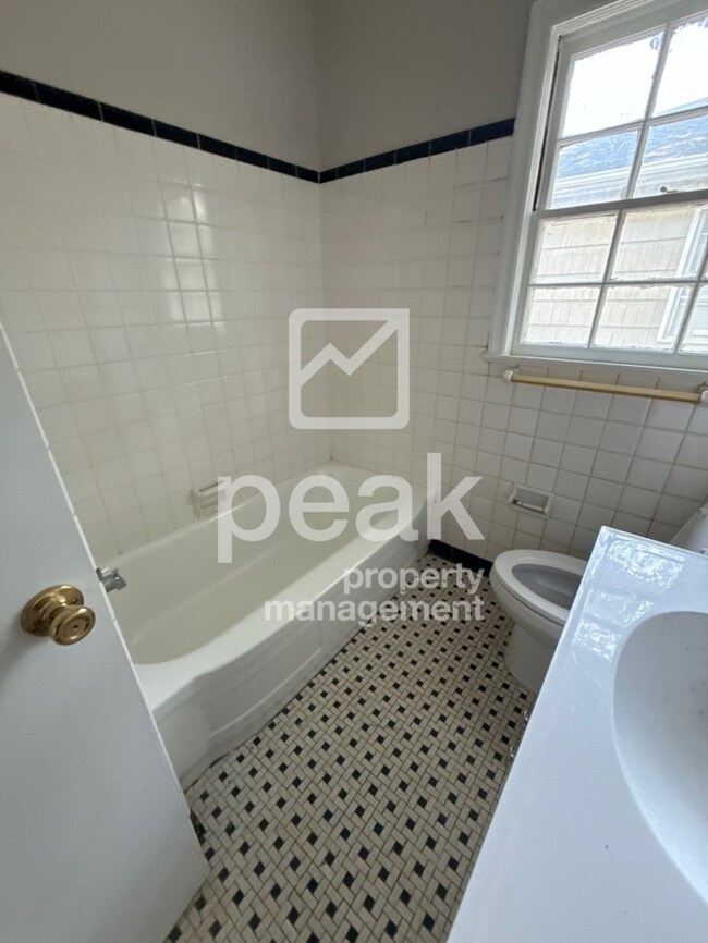 Building Photo - Charming 3-Bedroom Home for Lease in South...