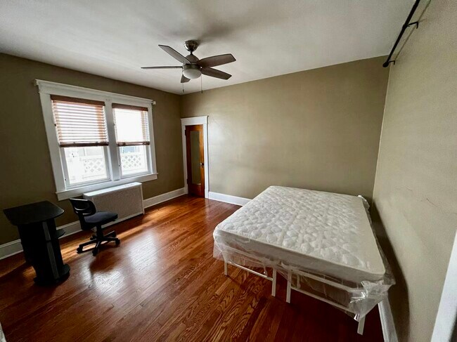 Foto del edificio - 1309 Woodlawn St