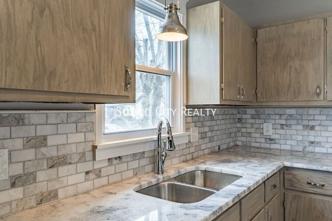 Photo - 2410 Albion St House