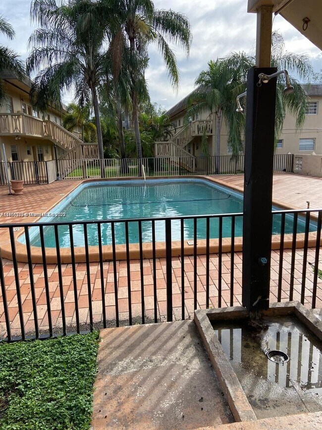 Foto del edificio - 1350 NE 119th St