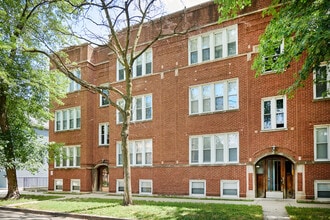 Building Photo - 7209 N Damen Ave