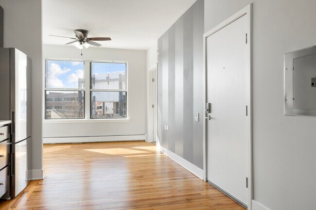 Foto del edificio - 1625 W Howard St