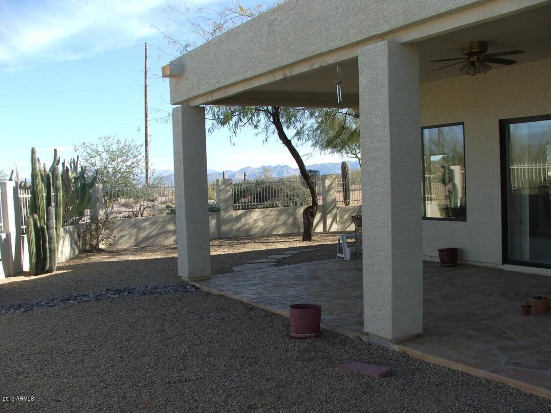 Building Photo - 17422 Flat Rock Dr