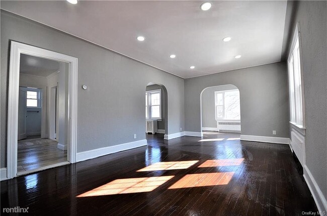 Building Photo - 3 br, 1.5 bath House - 38 Sunrise Ter