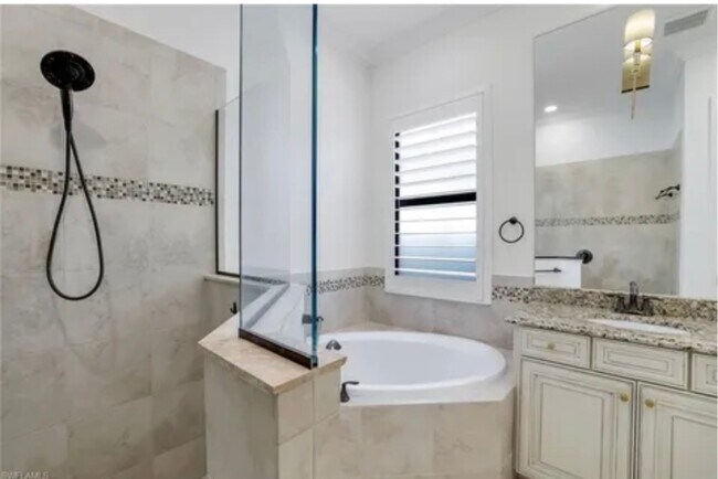 Baño principal - 2806 Aviamar Cir