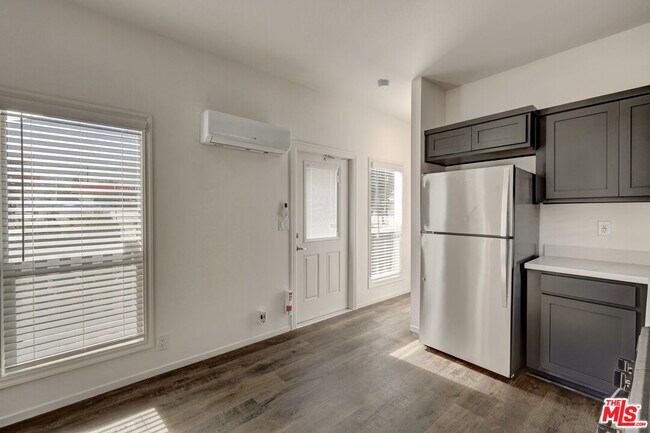 Foto del edificio - 17650 Grand Ave