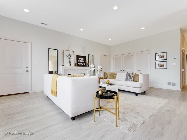 Building Photo - 6543 W Dickens Ave