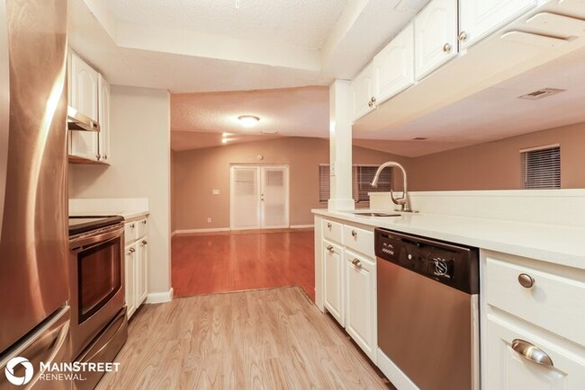 Building Photo - 2053 Whitney Dr, Clearwater, FL 33760