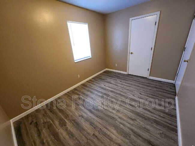 Foto del edificio - 2480 E Clayton Dr