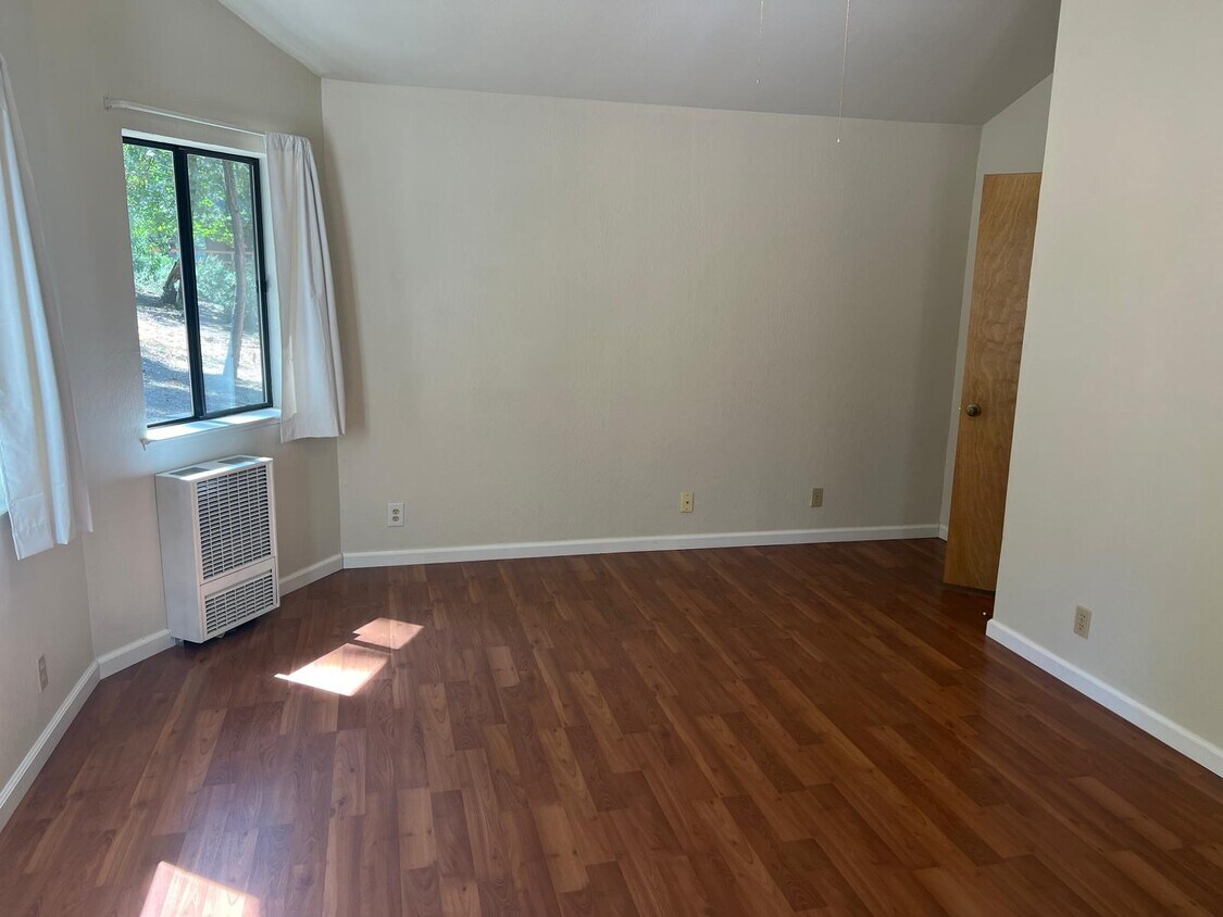 Foto principal - 13254 Wells Fargo Dr