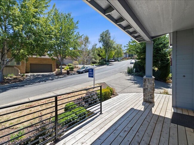 Building Photo - Newly Renovated Beaverton Home with Natura...