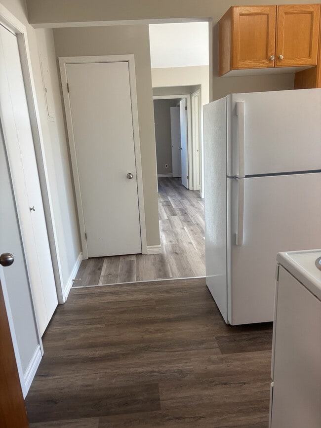 Building Photo - Bright and Airy 2-Bedroom in a Quiet, Conv...