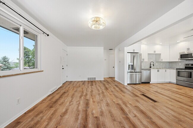 Building Photo - $2,795.95- 4 Bed, 2 Bath Home in Arvada with In-Unit Laundry and Fenced Yard!