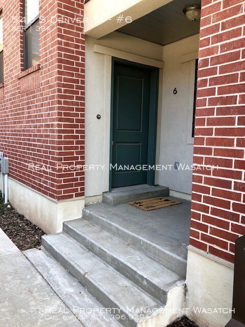 Building Photo - Trolley Towns Gated Community Town home