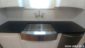 Foto del edificio - 411 W Mistletoe Ave