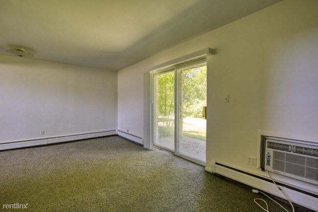 Foto del edificio - 1 br, 1.5 bath  - 151 Huronview Ct