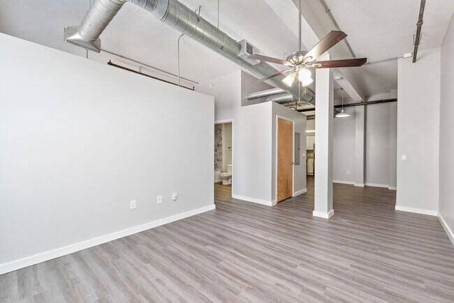 Building Photo - 920 Broadway Blvd