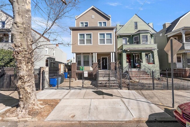 Photo - 58 Wegman Pkwy House