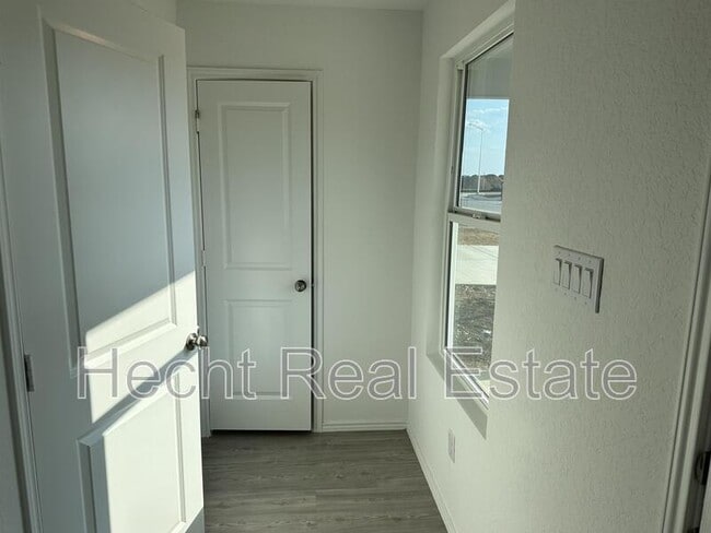 Building Photo - 9037 James Bowie