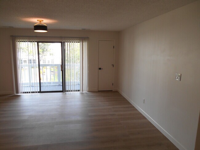 Foto del edificio - 3700 Golf Colony Ln