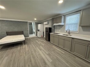 Building Photo - 5971 Robin Hood Ln