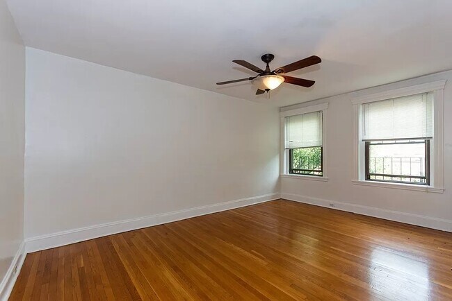 Foto del edificio - 70 Strathmore Rd