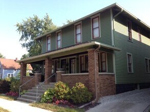 Building Photo - 1425 E Broadway