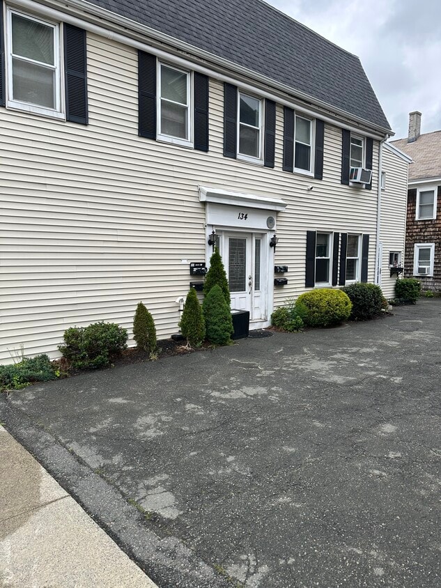 Primary Photo - 134 Boston St