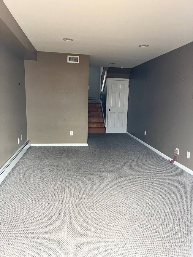 330 Dongan Hills Ave, Staten Island, NY 10305 Townhome Rentals in
