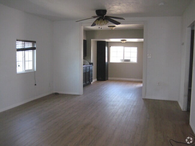 Building Photo - 253 Leighton Dr