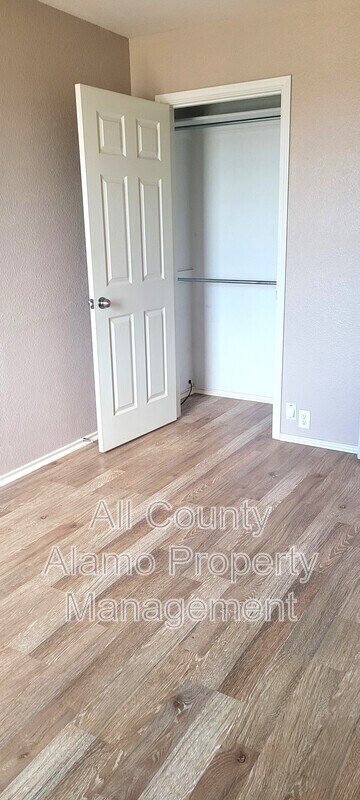Building Photo - 10303 Lateleaf Oak