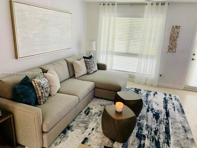 Foto del edificio - 1721 NE 55th St