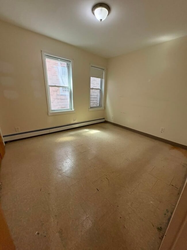 Building Photo - 142 Beech St