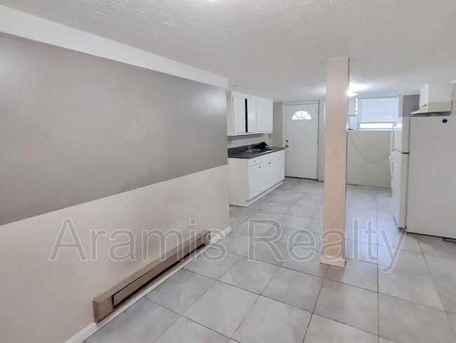 Foto del edificio - 7479 Westlake Dr