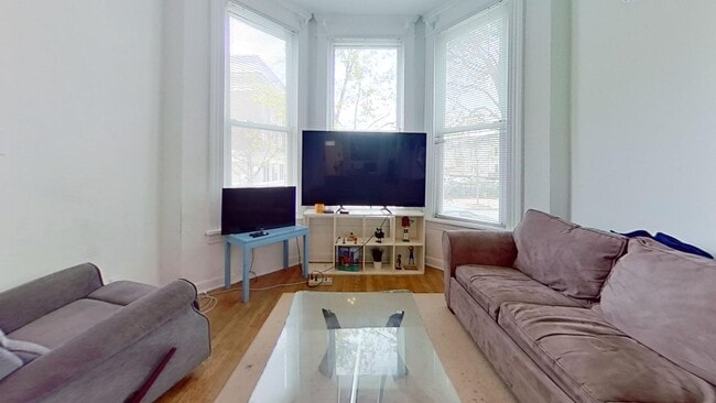 Photo - 1039 W Wolfram St Apartment