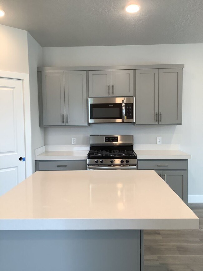 Foto del edificio - Townhome in Prime Spanish Fork Location