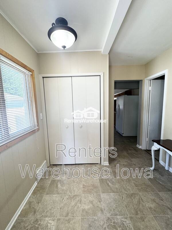 Building Photo - 5813 Clark St