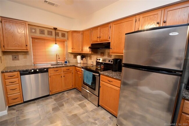 Foto del edificio - 155 Redstone Hill Rd