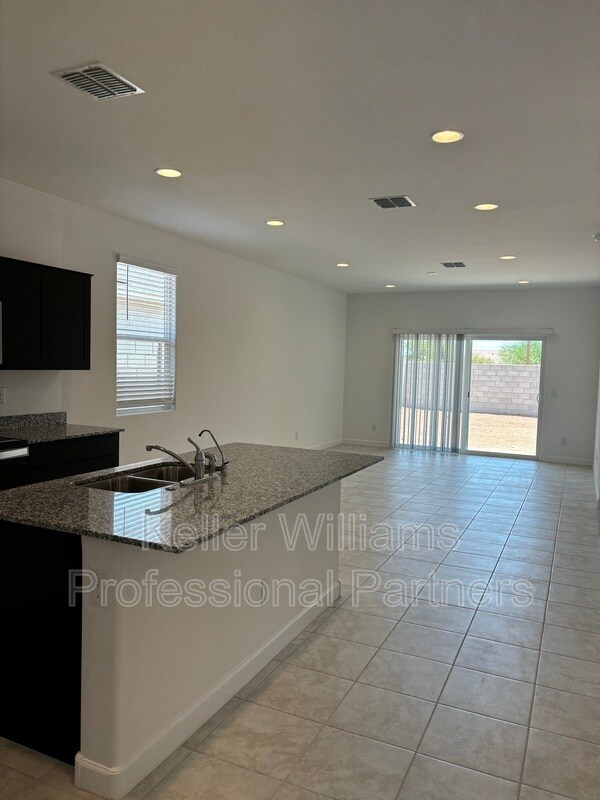 Building Photo - 5537 Azara Dr