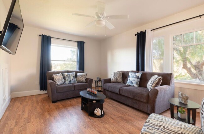 Foto del edificio - 2526 Horton Ave