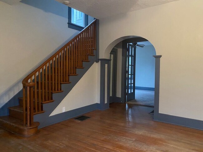 Building Photo - 3 Bed 1.5 Bathroom for rent in Dayton*