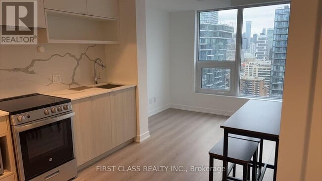 Building Photo - 100 Queen St E