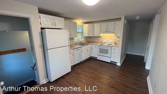 Building Photo - 3 br, 2 bath House - 19 Spinney Creek Rd.