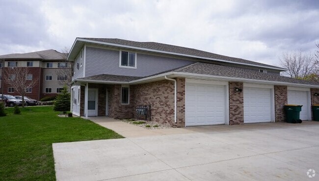 Building Photo - 275 Meadowside Dr