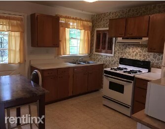 Building Photo - 2 br, 1 bath House - 1191 Airport Rd