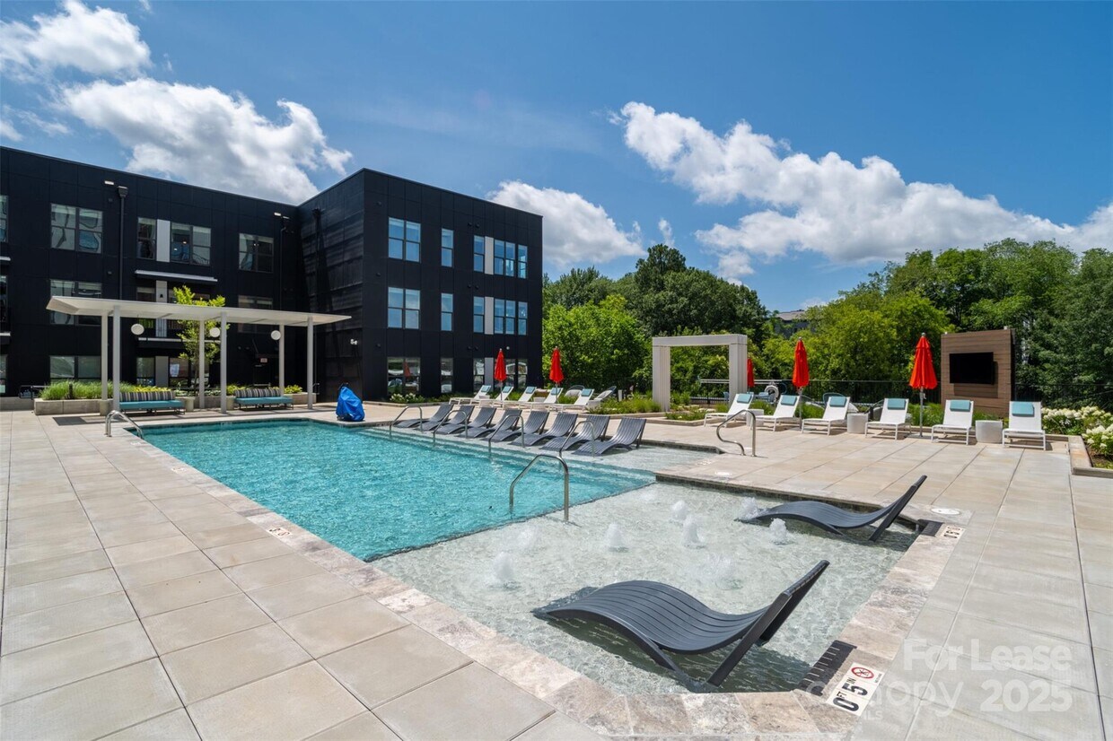 Foto principal - 3305 South Blvd