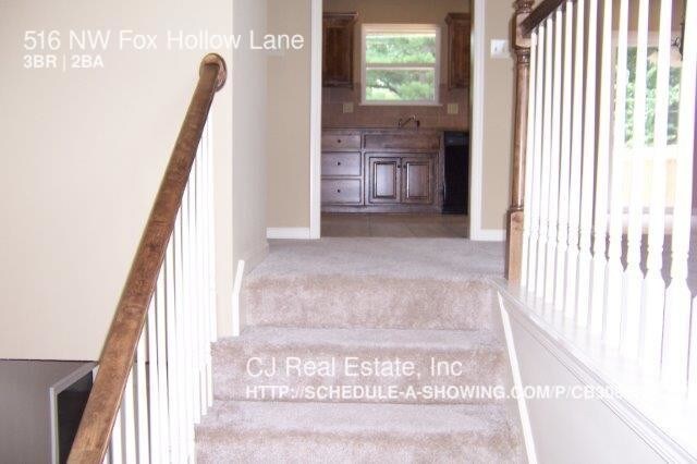 Foto del edificio - 516 NW Fox Hollow Ln