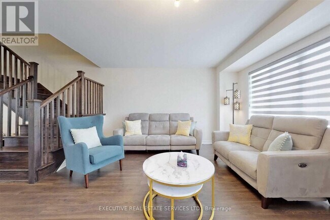 Photo du bâtiment - 468 Remembrance Rd