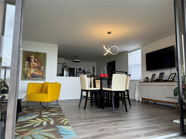 Building Photo - 105 Lake Emerald Dr