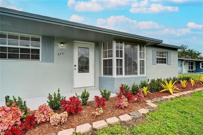 Foto del edificio - 6711 NW 8th St